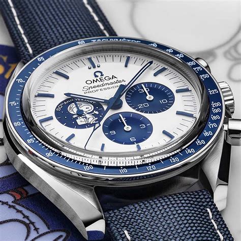 omega speedmaster professional snoopy award limited edition|omega snoopy 50th anniversary price.